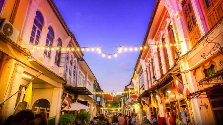 Sunday-Walking-Street-Market