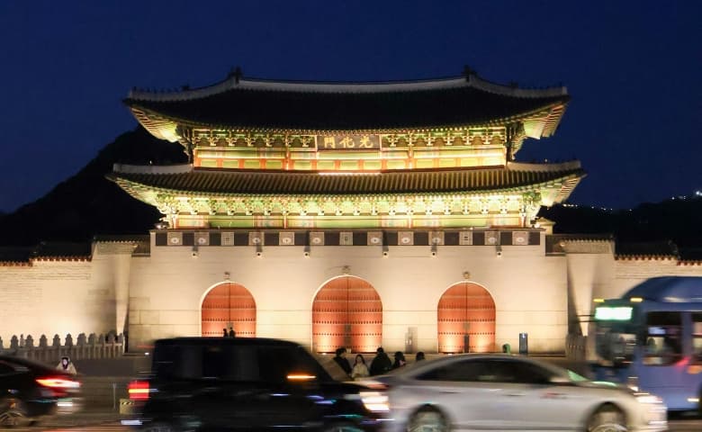 Best Things to Do at Gwanghwamun Square at Night