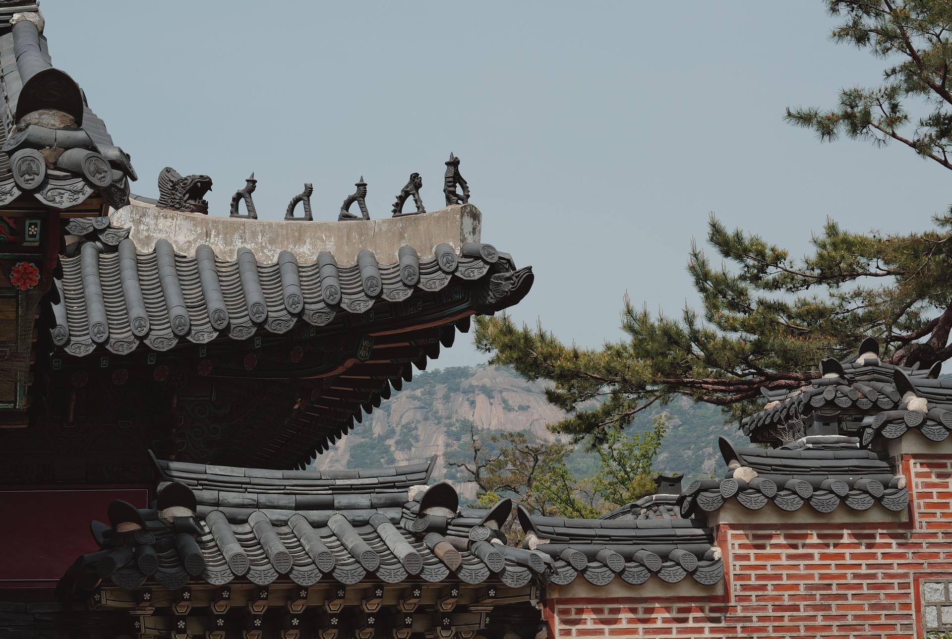 Travel Like Locals at Namsangol Hanok Village #TrevorDiscover