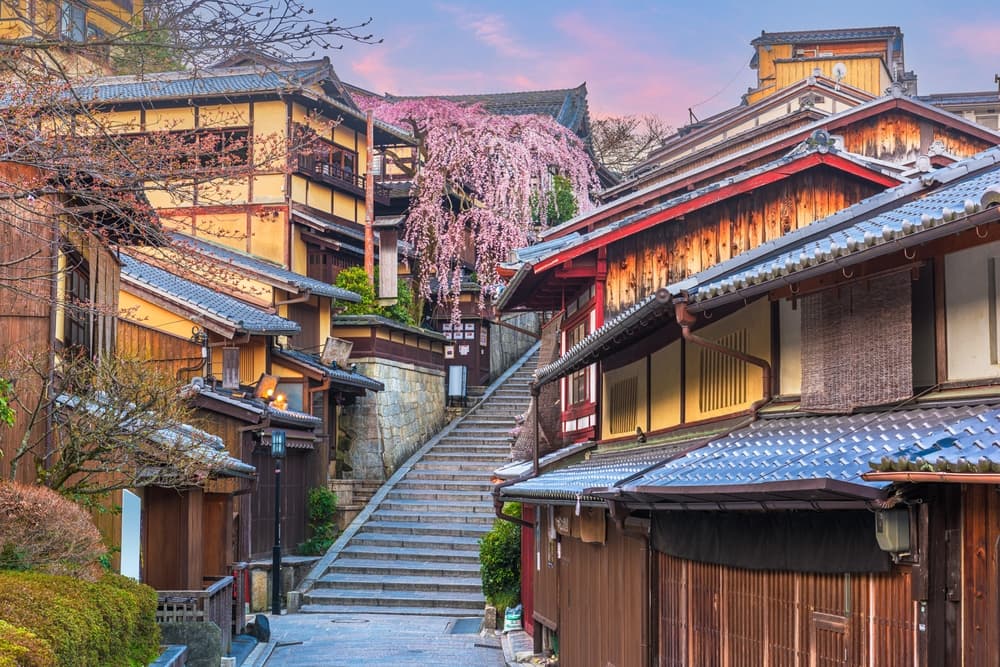 Kyoto, Japan springtime in the historic Higashiyama district