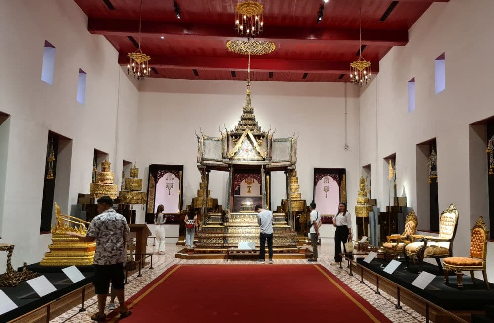 National-Museum-thrones-room