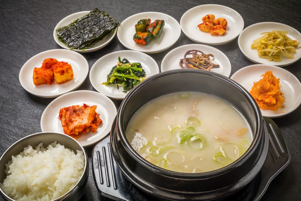 Korean white soup Seolleongtang