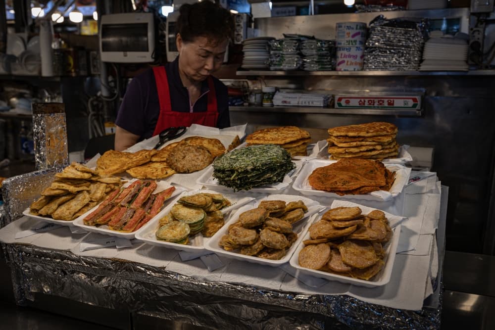 Gwangjang Market in Seoul korean pancake jeon