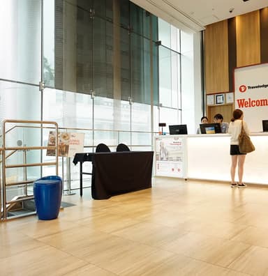 travelodge-dongdaemun-lobby-front-desk-2