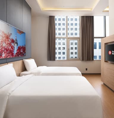 Travelodge Myeongdong Namsan-_Room-Deluxe-Plus-Queen