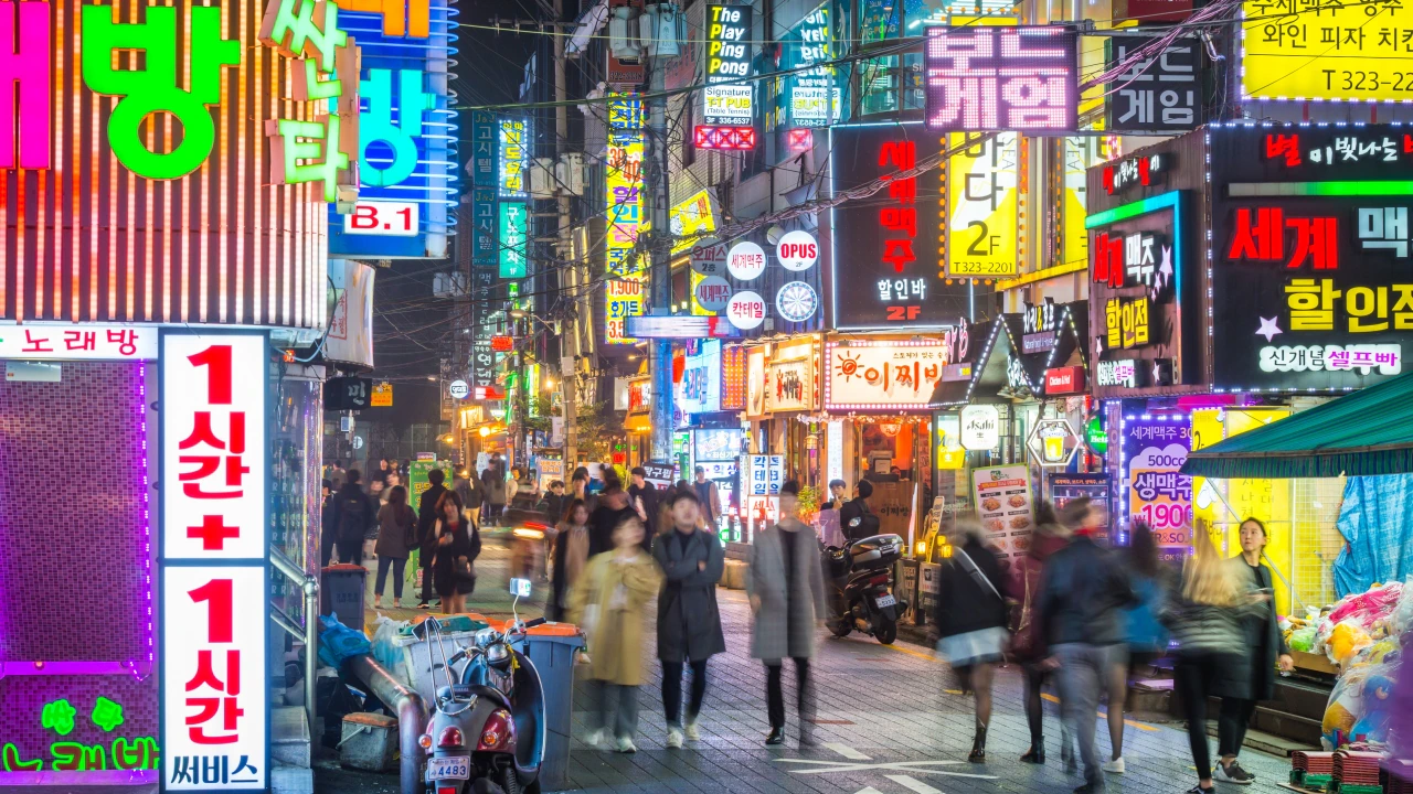 nightlife of the Sinchon district in Seoul