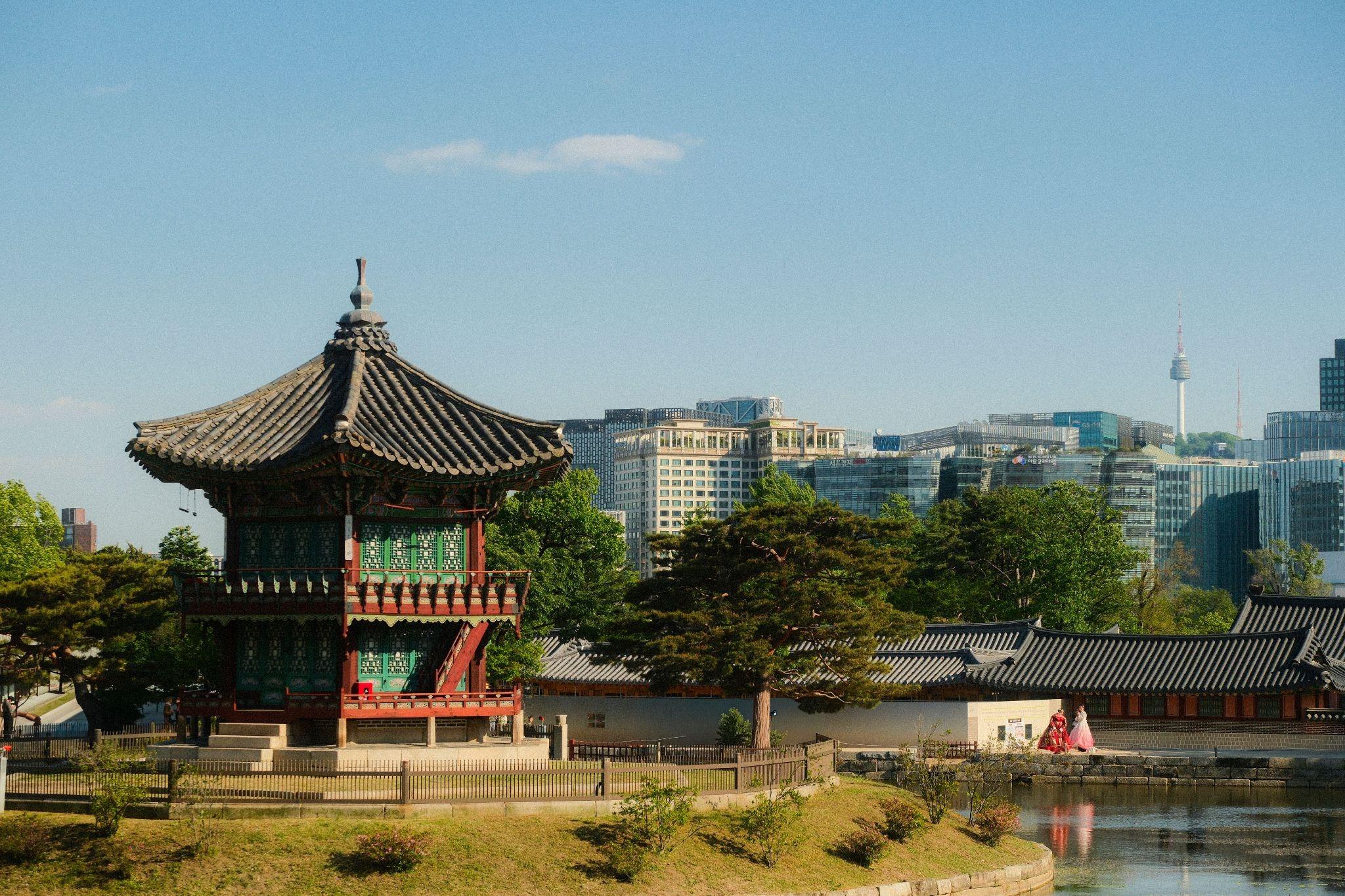 Travel Like Locals at Namsangol Hanok Village #TrevorDiscover