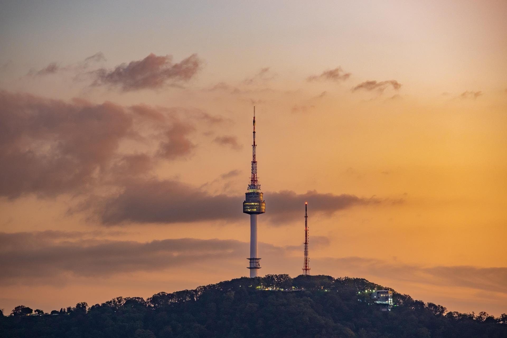 N Seoul Tower Autumn Guide — Fall Foliage, Views, and Visiting Tips