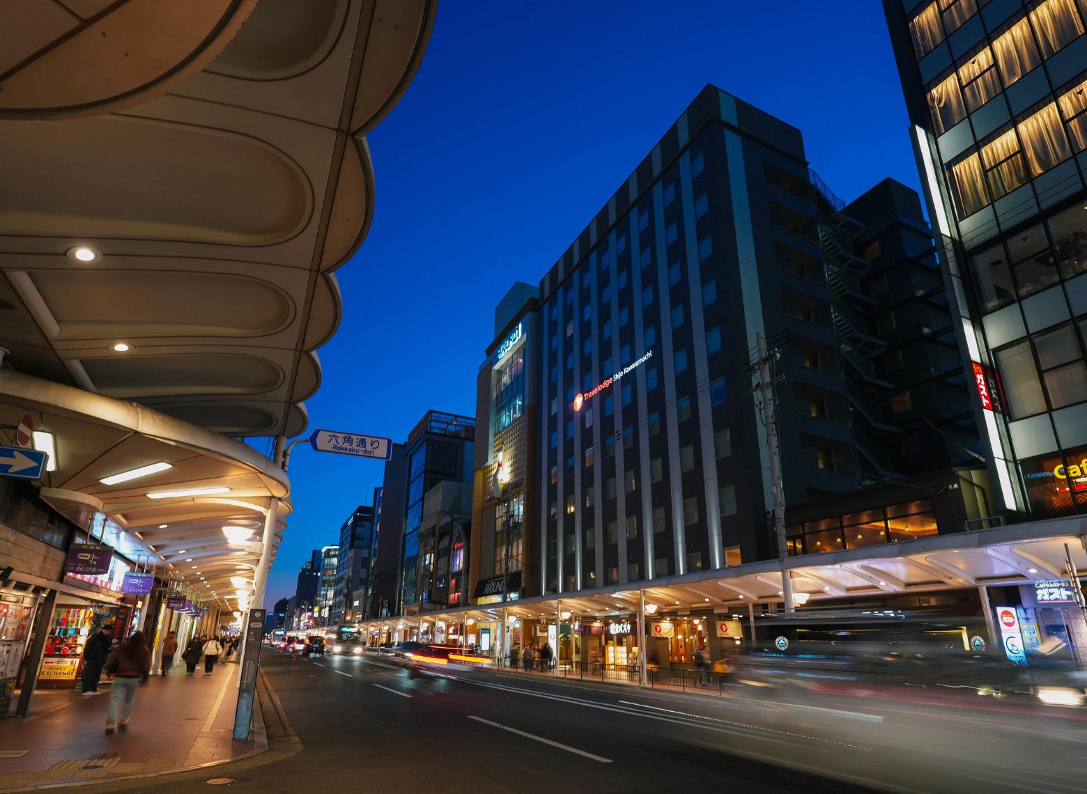 travelodge-kyoto-shijo-kawaramachi_facade night