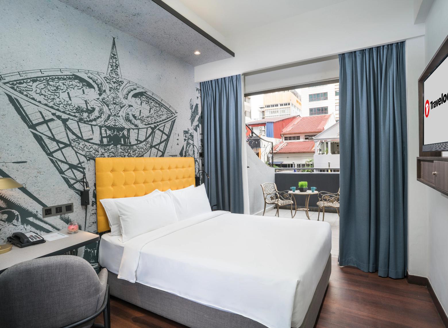 travelodge-kuala-lumpur-city-centre_-Room-with balcony