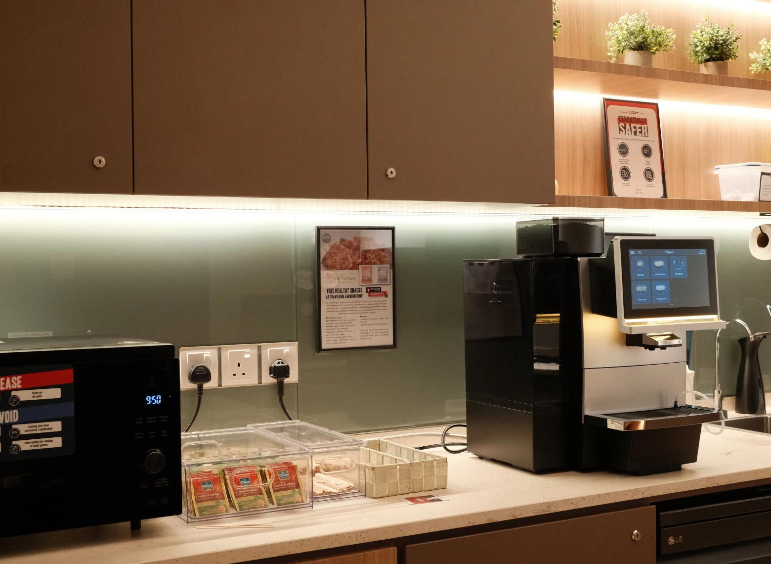 travelodge-harbourfront_shared pantry