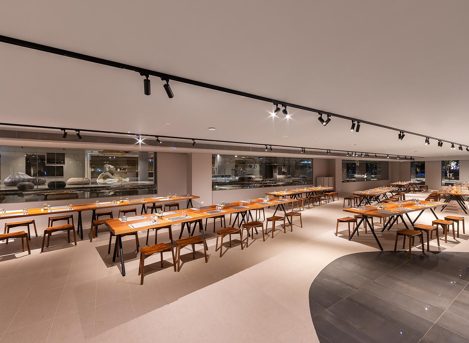 TLNCM-Spread-Restaurant1