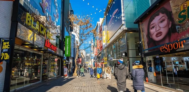 A Guide to Myeongdong Shopping Street: Where to Eat & Explore