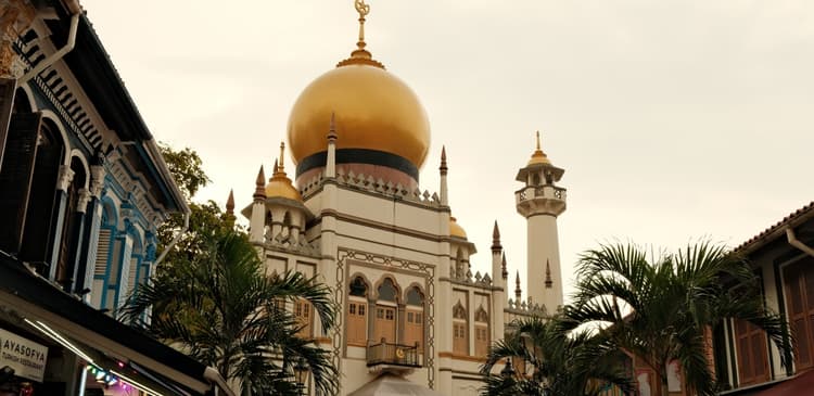Where to Find Shopping, Halal Food & Murals at Arab Street Singapore