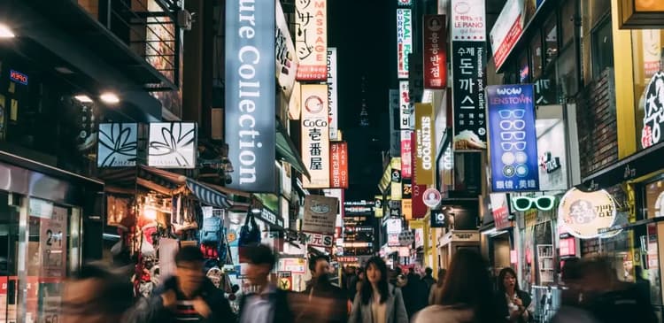 Vyhněte se davům: Nejlepší časy na prozkoumání trhů a akcí v Myeongdongu poblíž vašeho hotelu v Koreji