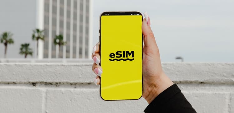 Best eSIM Singapore for Tourists & How to Stay Connected