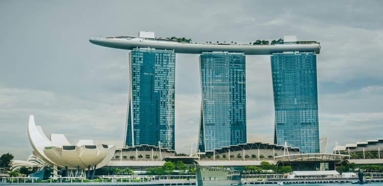 Best Marina Bay Sands Singapore Activities, Restaurants, Shows, & Transport Tips