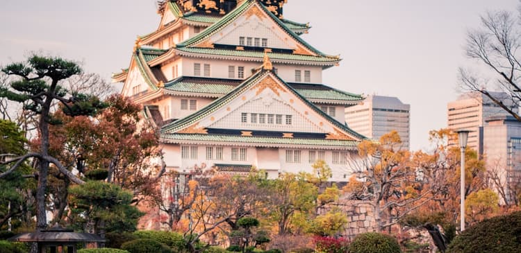 Autumn Leaves, Weather & Things to Do at Osaka Castle Park in November