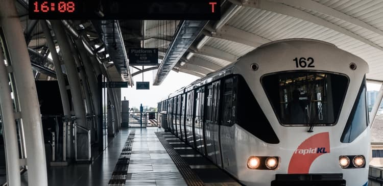 Useful Travel Tips on Taking a Train from Singapore to KL