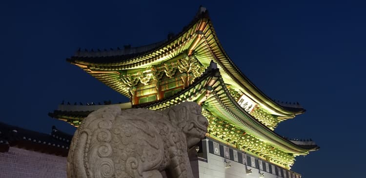 #TrevorDiscover Tempat-Tempat Terbaik untuk Dilihat di Gwanghwamun Square, Seoul pada Malam Hari