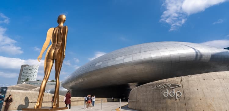 #TrevorOppdag hvordan du kan nyte Dongdaemun Design Plaza (DDP) i Seoul 
