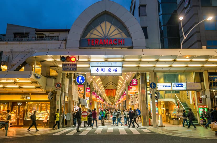  Tourists at the walkway of Nishiki market in Kyoto, Japan